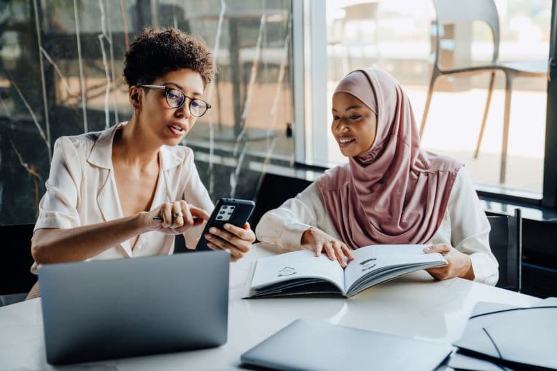 Relações Humanas no Trabalho: Como Espaços de Coworking fomentam a Colaboração?