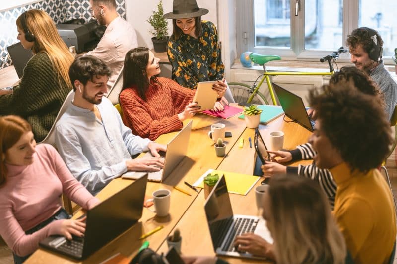 Coworking, Aceleradora e Incubadora de Empresas: O que são e quais as diferenças?
